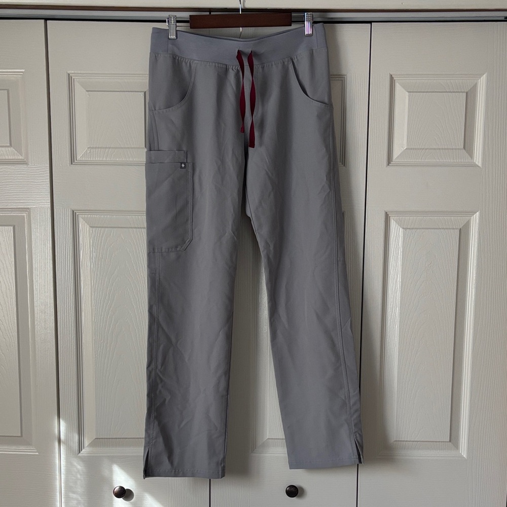 Figs Women’s Yola Skinny Scrub Pants in Cement, size Small - Picture 6 of 12